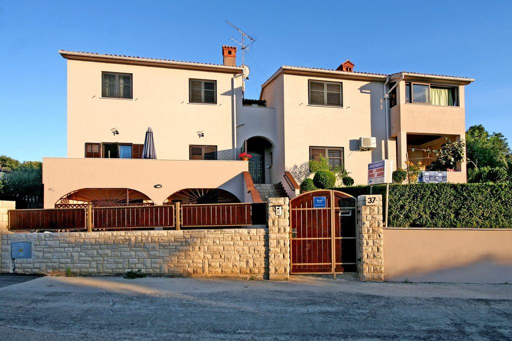 Apartments Duda Пула Екстериор снимка